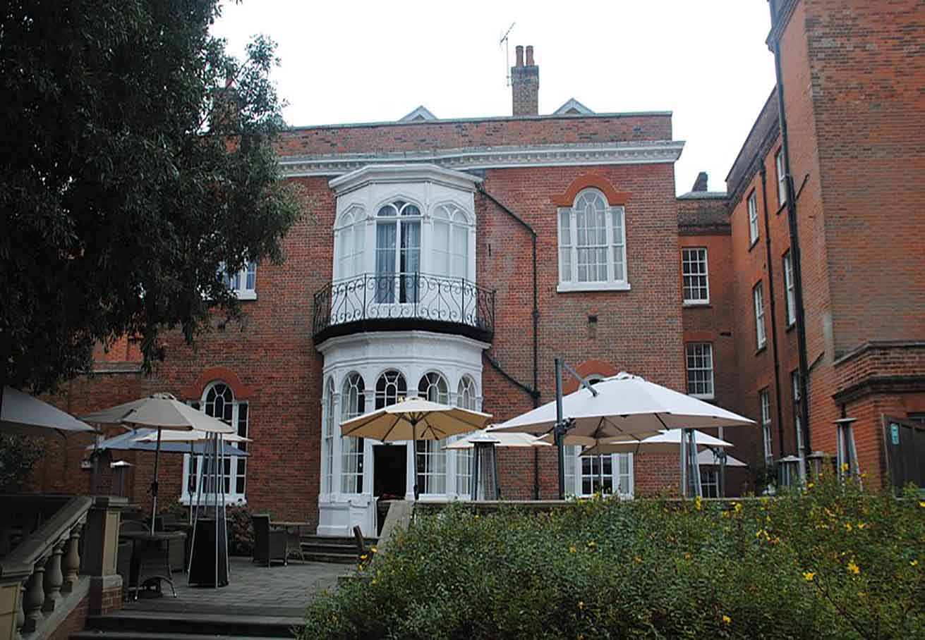 Romantic Hotels in Colchester for Couples: Privacy, Views, and Unforgettable Stays