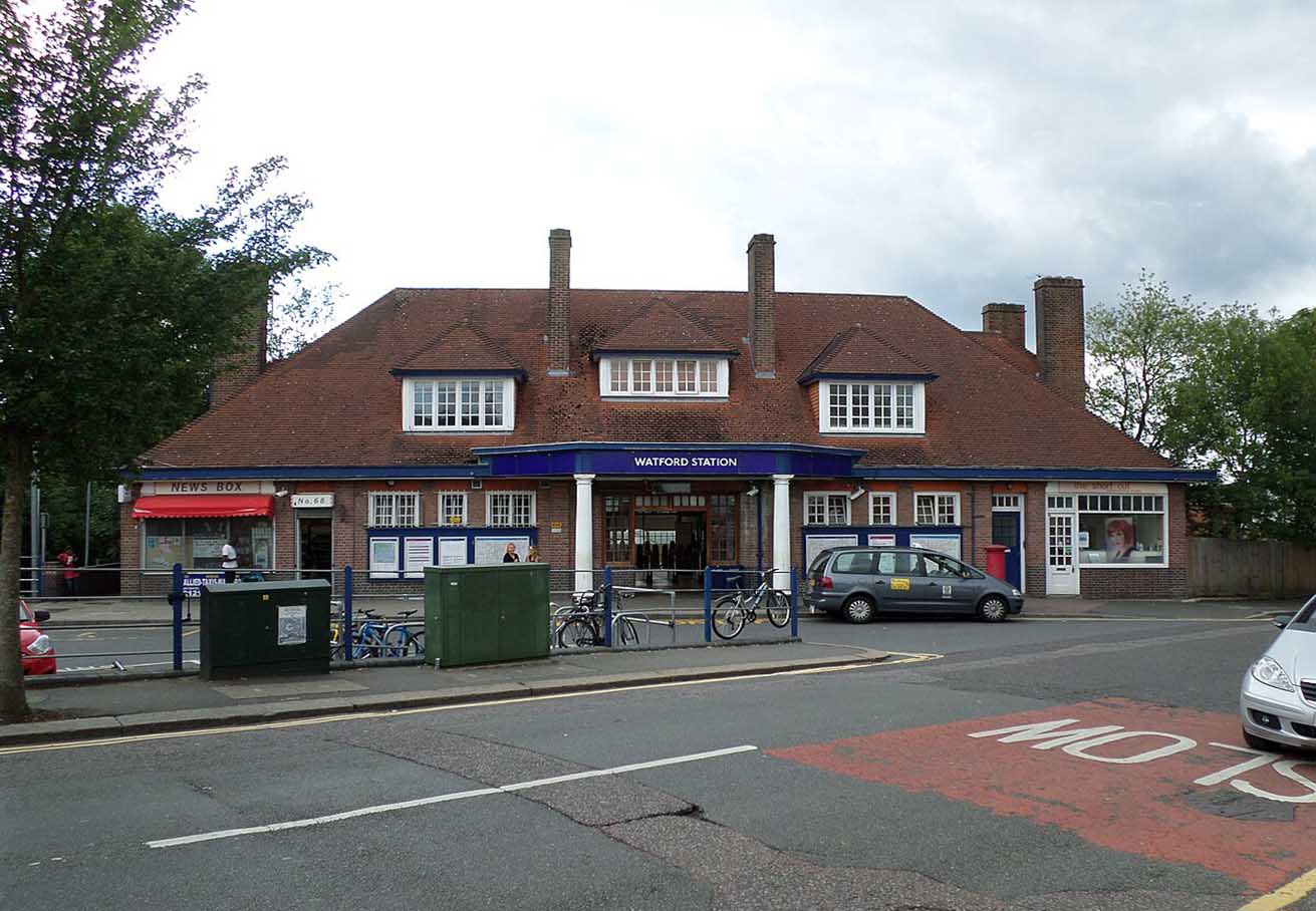 London to Watford Transportation Guide: Trains, Tube, and Buses