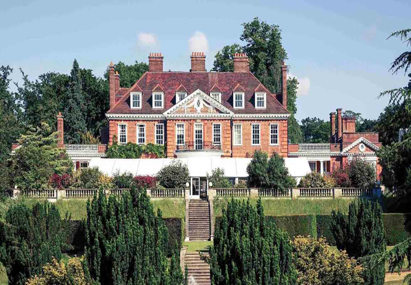 Luxurious Indulgence: My Five-Star Hotel Experiences in Watford